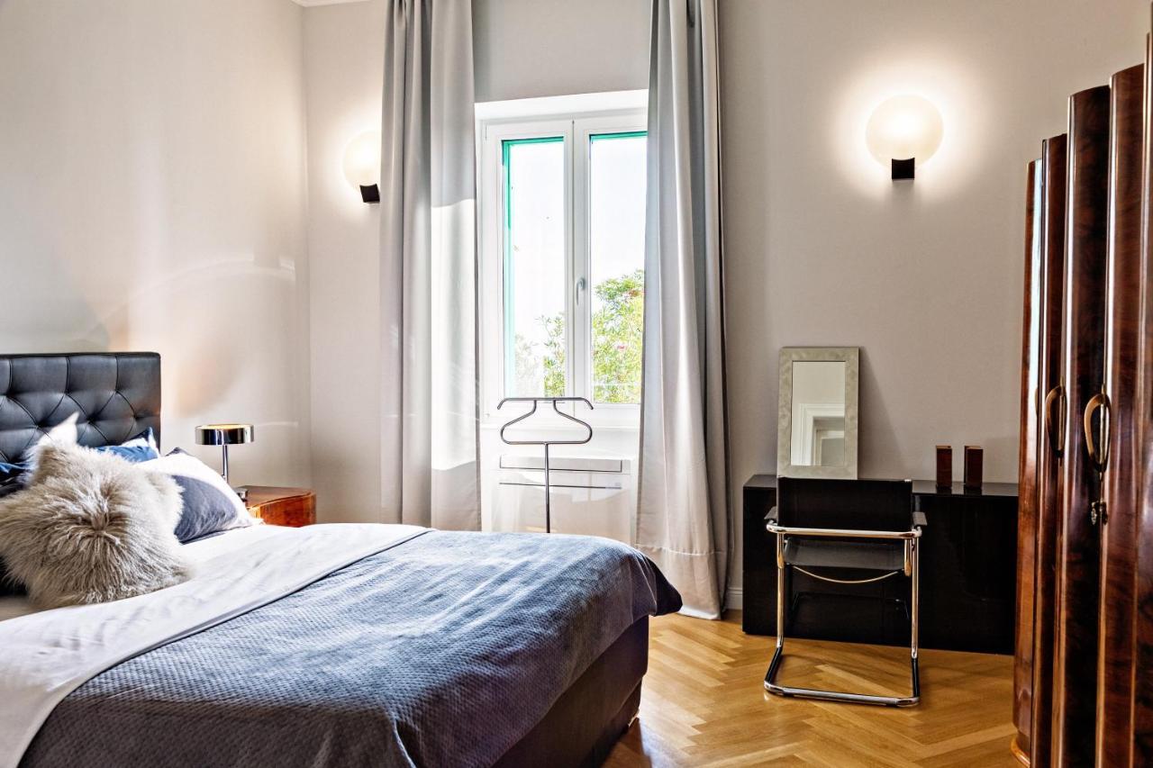Deluxe Beachfront Apartment Klara, Lovran Bagian luar foto