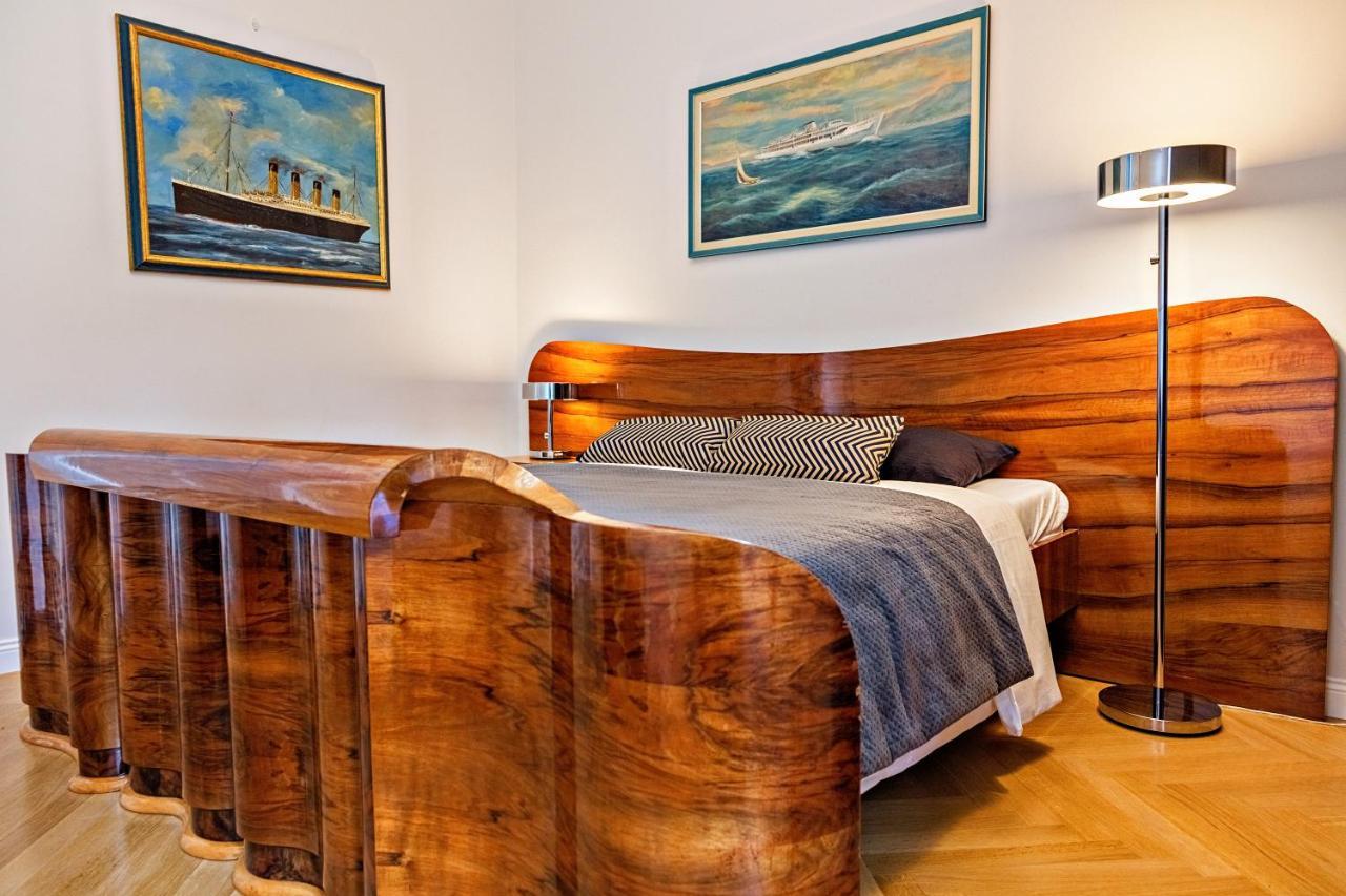 Deluxe Beachfront Apartment Klara, Lovran Bagian luar foto