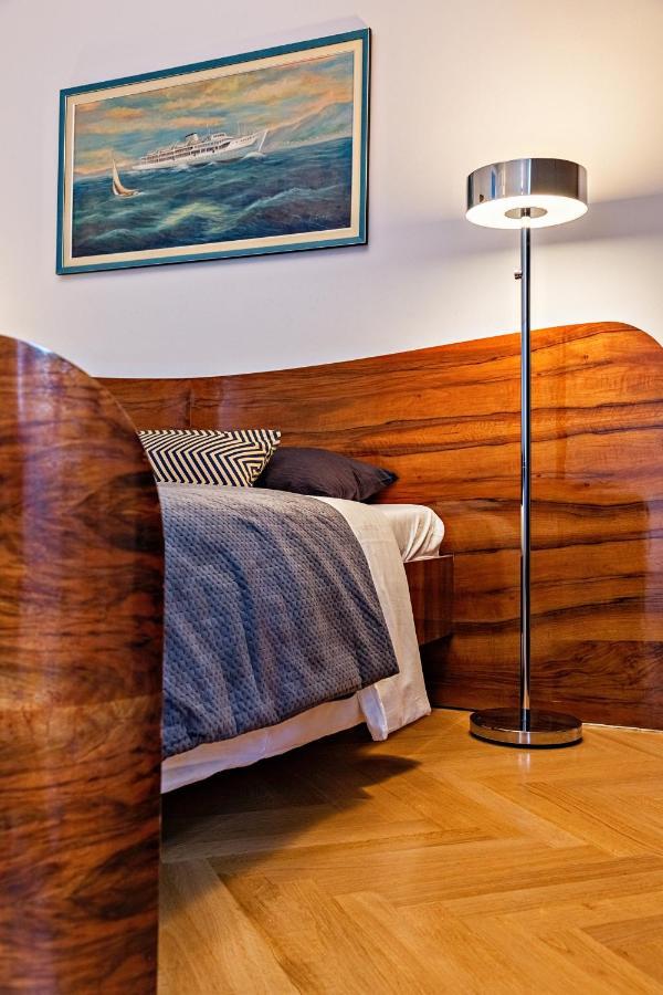 Deluxe Beachfront Apartment Klara, Lovran Bagian luar foto