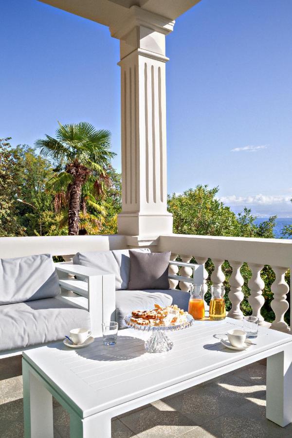 Deluxe Beachfront Apartment Klara, Lovran Bagian luar foto